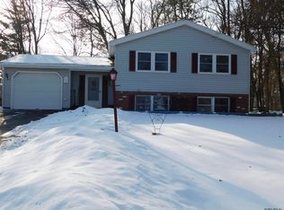 16 Michaelangelo St, Latham, NY 12110