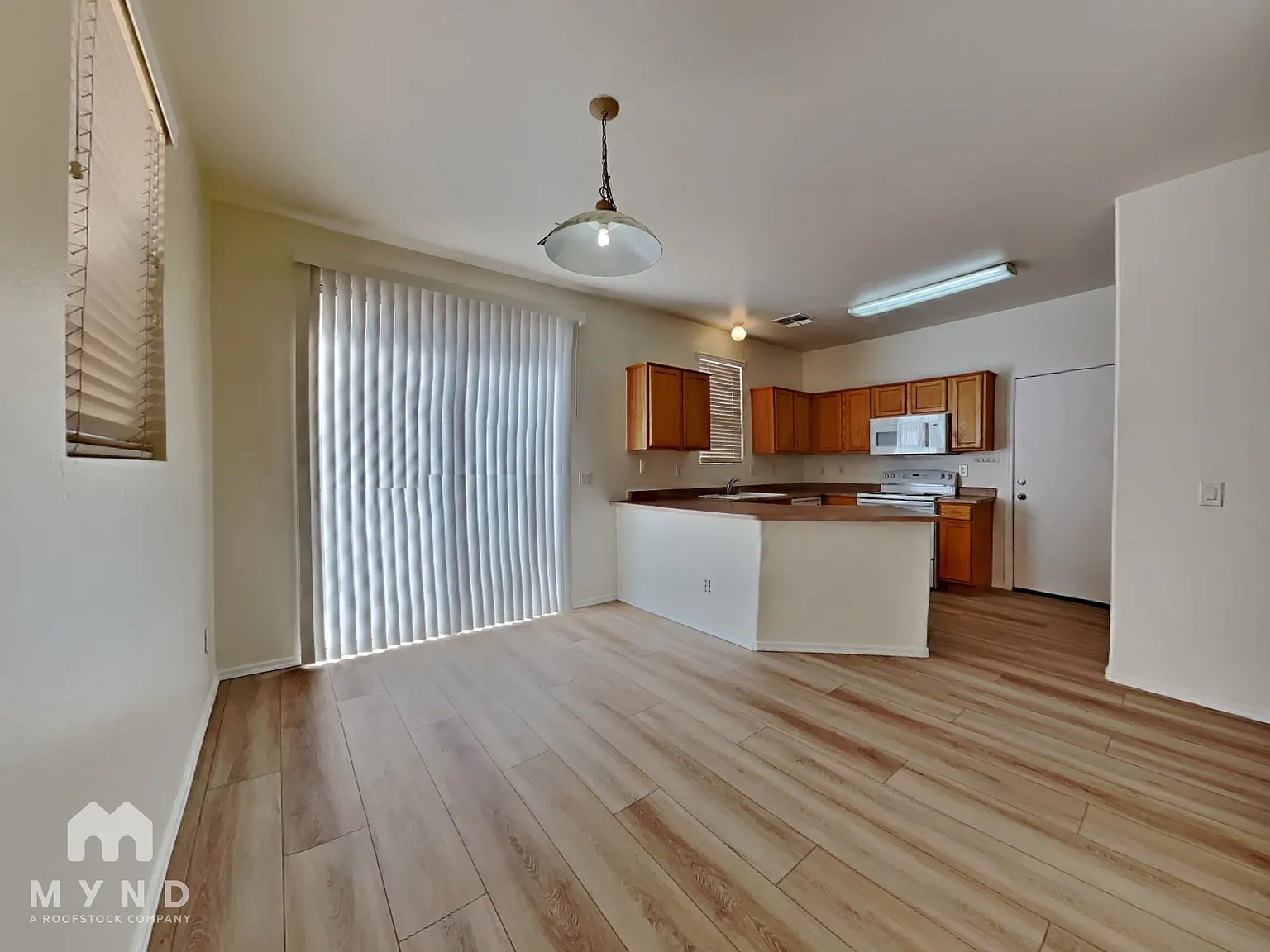 3 bed, 1.5 bath, 1262 sqft, $1,815 — Photo 3
