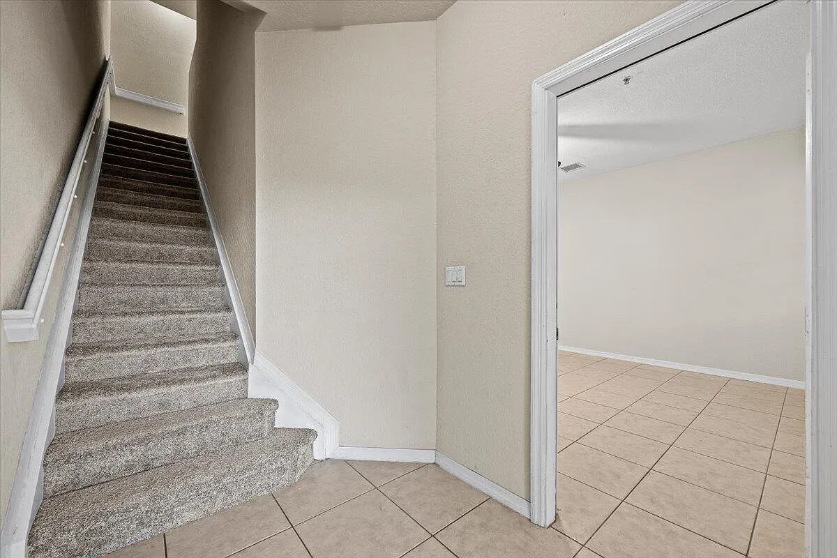 4 bed, 2.5 bath, 1897 sqft, $3,200 — Photo 3