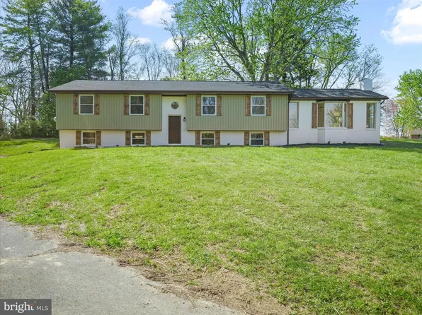 104 Carrell Ln, Charles Town, WV 25414