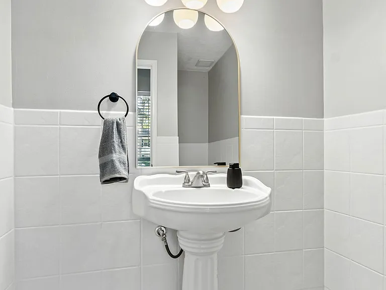 17403 Spicewood Springs Ln — Photo 28