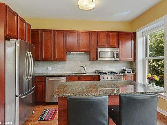 5th image of 815 W Newport Ave #3FP1