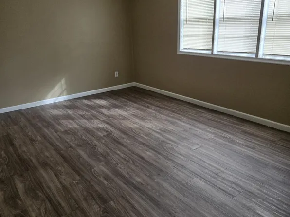 5204 N 60th St, Omaha, NE 68104