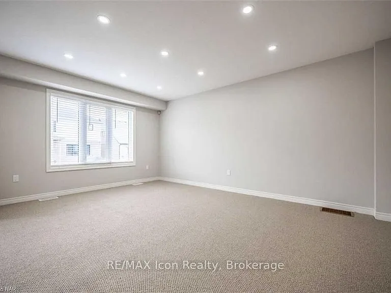 135 Acacia Rd — Photo 7