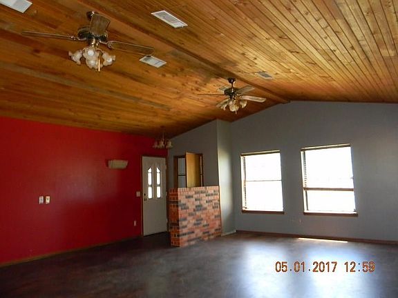 3rd image of 305 E Pine Ave