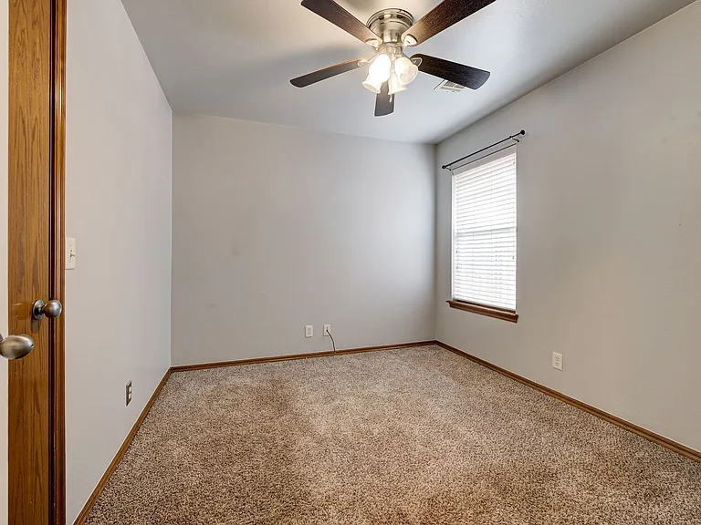 2032 Emerald Brook Ct — Photo 32