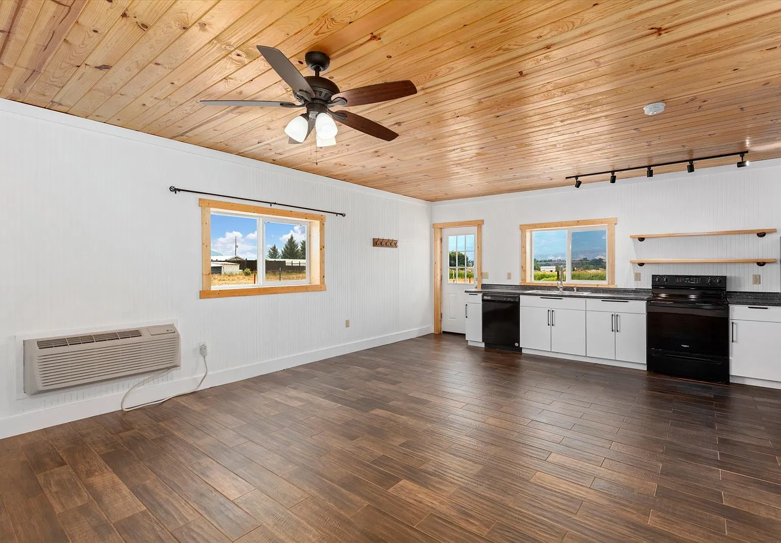 1 bed, 650 sqft, $1,500 — Photo 4