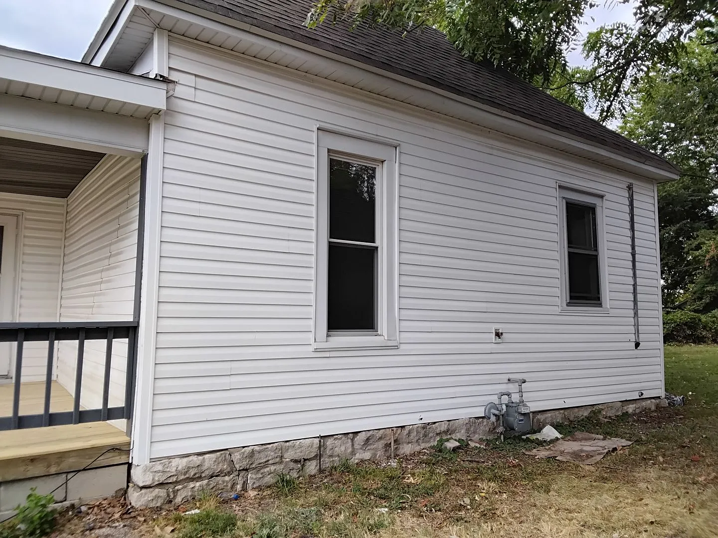1/2 Off Move In Amount! 1/2 Off Security! 2 Bed 1 Bath Home — Photo 2