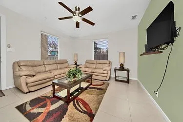 3 bed, 2.5 bath, 900 sqft, $3,600 — Photo 4