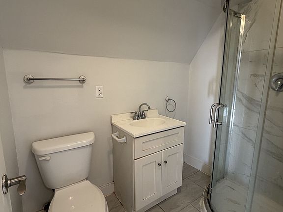 5th image of 563 Woolwich St Unit B