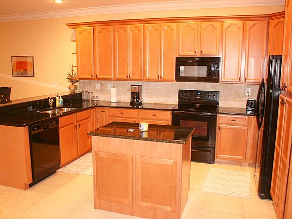 4th image of 13962 Clubhouse Dr