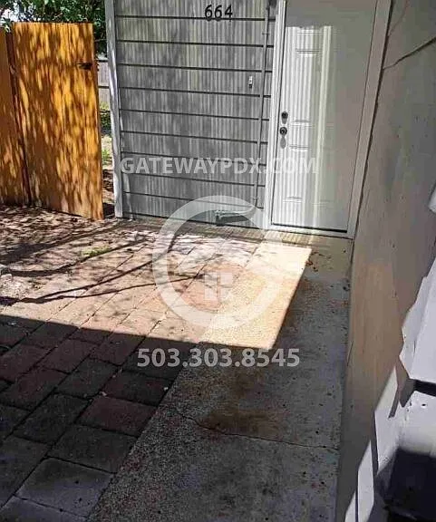 664 Monmouth St — Photo 4