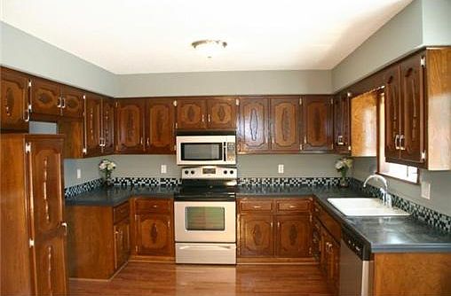 3rd image of 13236 Park Hills Dr