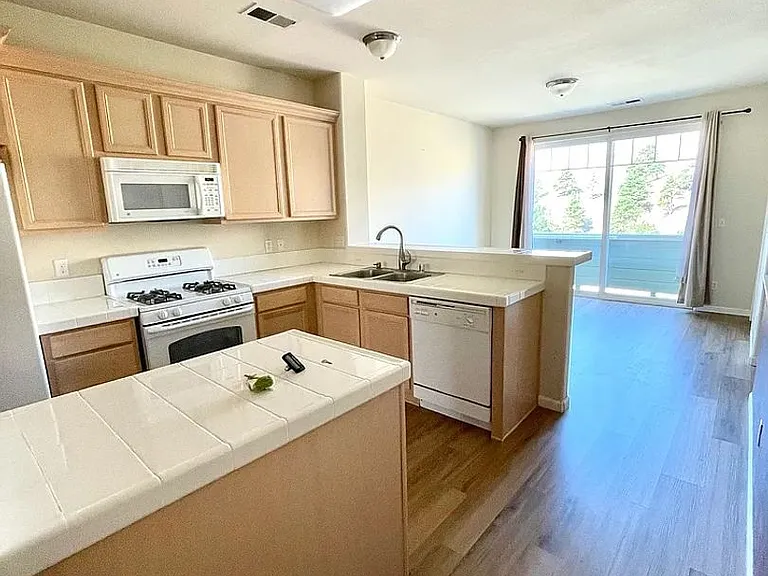 645 Madeline Jane Ln — Photo 2