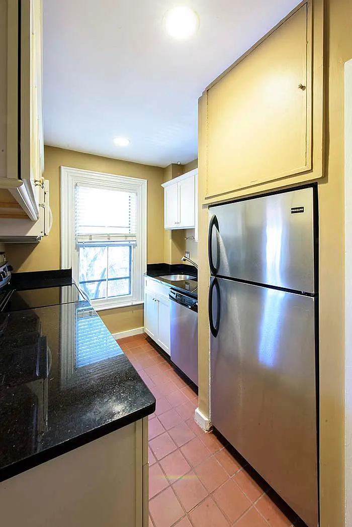 2 bed, 617 sqft, $3,100 — Photo 2