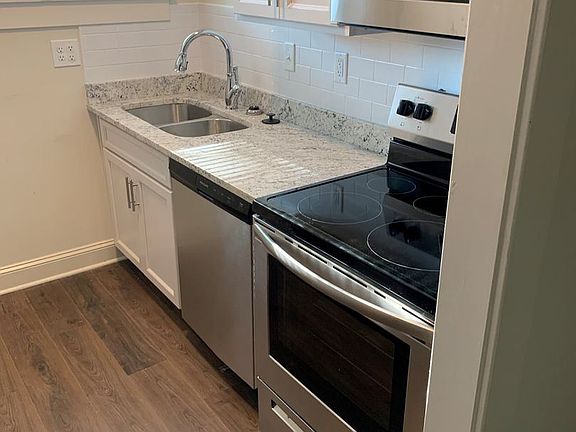 3rd image of 502 E Pkwy N APT 101
