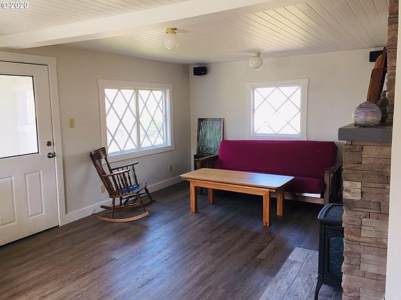 4th image of 3004 SW Beach Ave