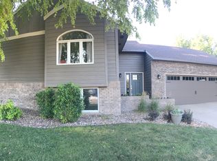 1220 S Dunham Cir, Sioux Falls, SD 57106