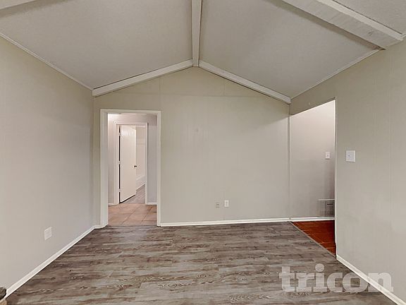 3rd image of 13622 Oak Breeze