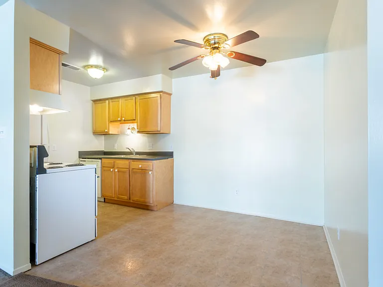 Newport Park Apartments — Photo 4