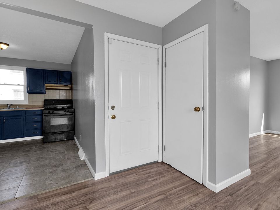 1st image of 4 Hewitt Ave Floor 1