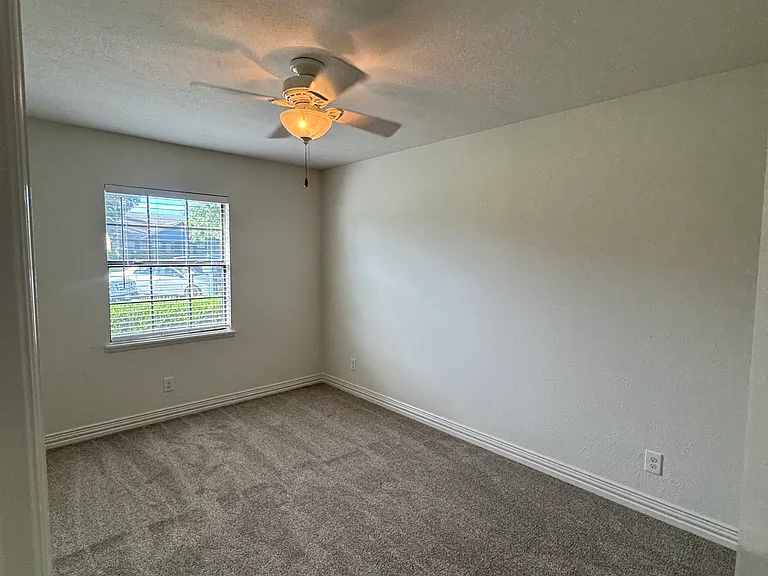 1104 Kesser Dr — Photo 15