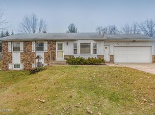 7864 Teakwood Dr, Jenison, MI 49428