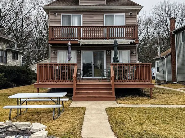 1118 River Terrace Dr, Johnsburg, IL 60051