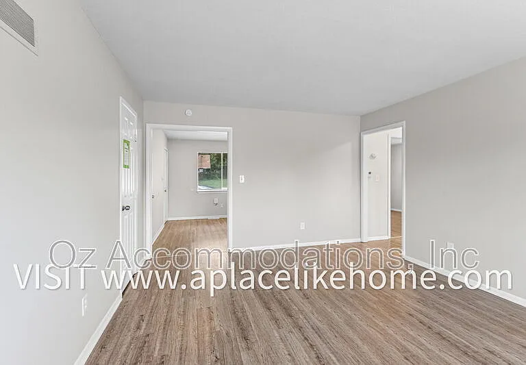 3607 W 47th St — Photo 4
