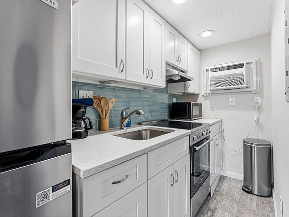 4th image of 308 E Wildwood Ave Unit 202