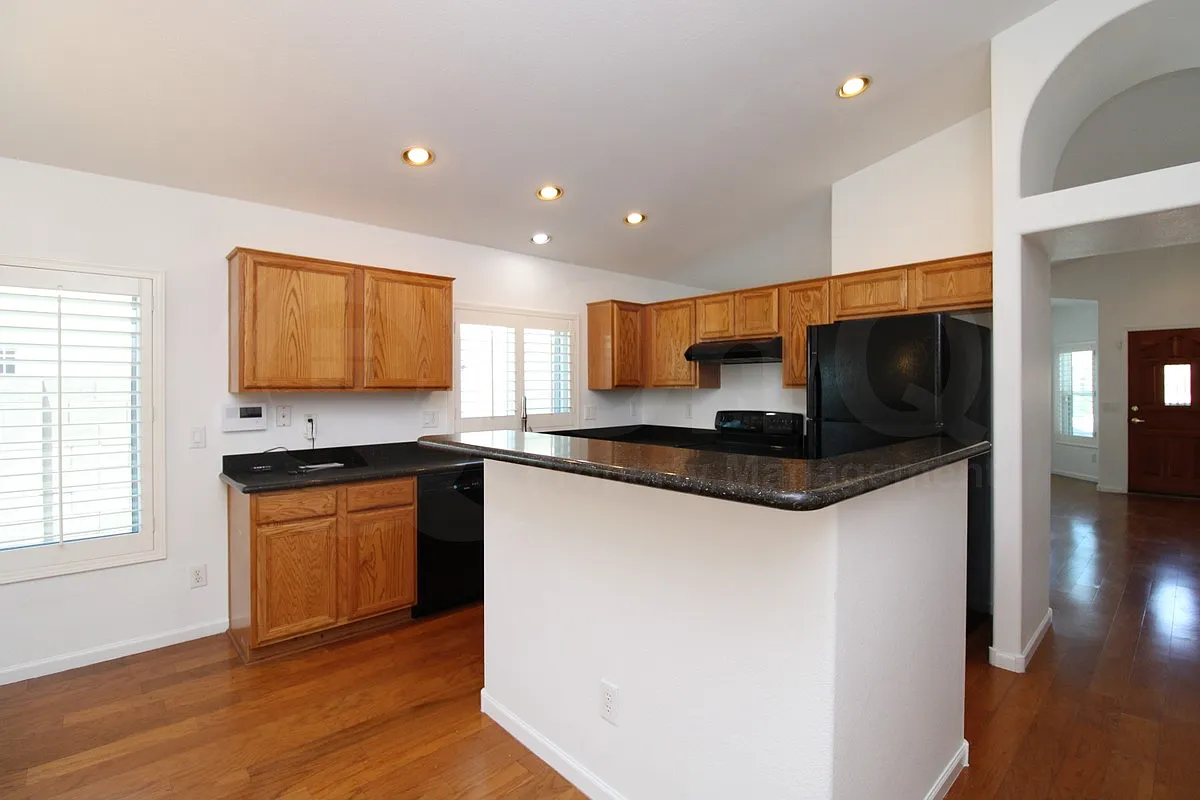 3 bed, 2.0 bath, 1679 sqft, $2,500 — Photo 4