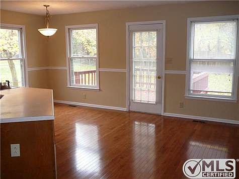 4th image of 158 Shady Maple Dr