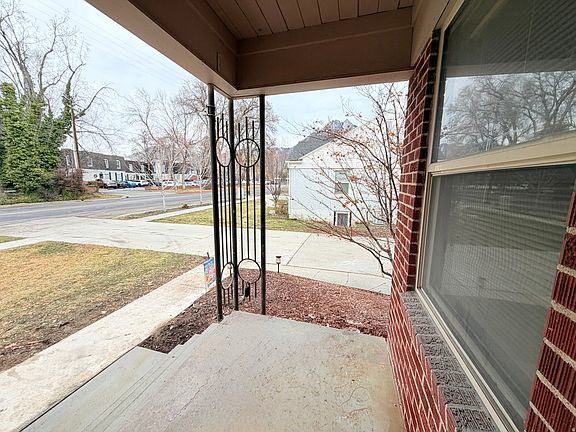3rd image of 1944 Spring Ln