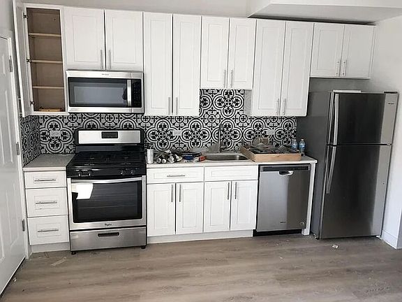4th image of 1644 W Cermak Rd #1F