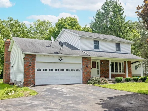 11 Richmond Ave, Bergen, NY 14416