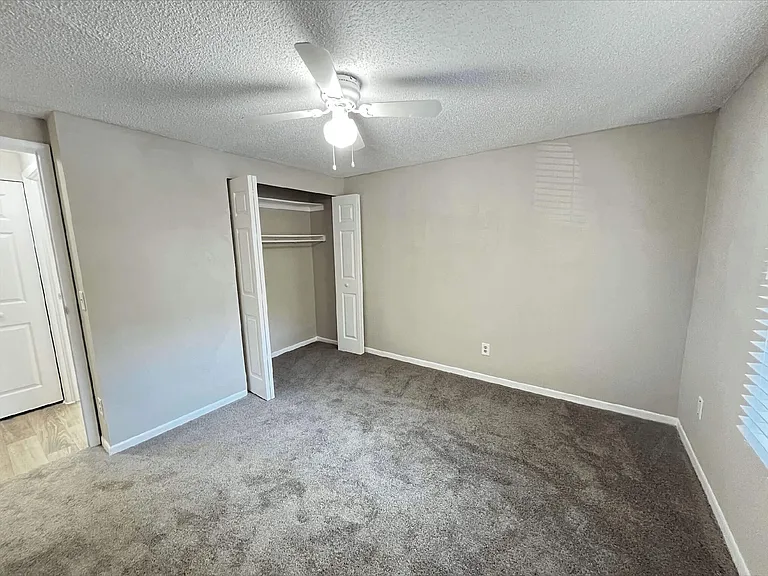 Elmwood Apartments — Photo 6