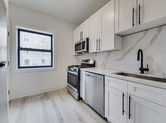3rd image of 3048 W Cortland St #103