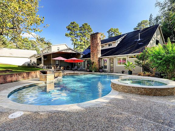 2nd image of 1301 Cypress Ln