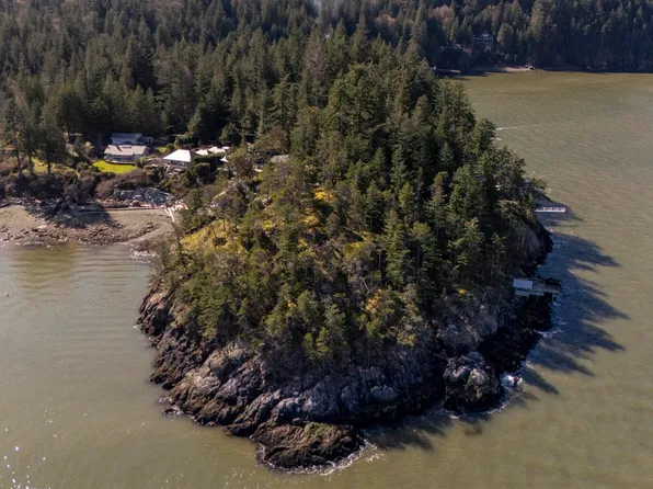 222 Finisterre Rd, Bowen Island, BC V0N 1G1