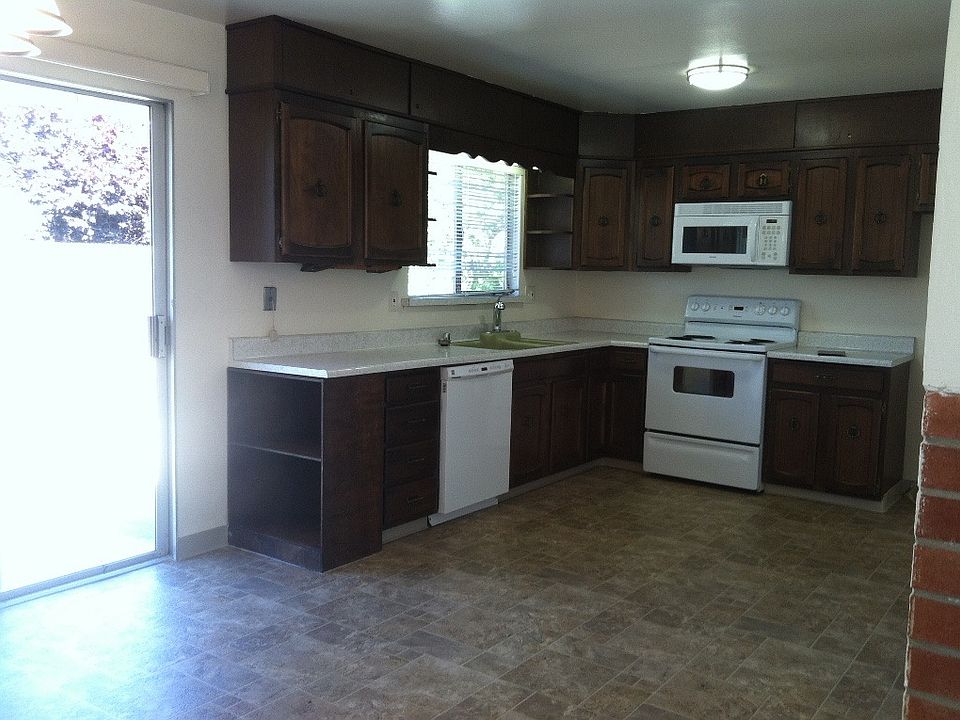 2nd image of 40622 Blacow Rd