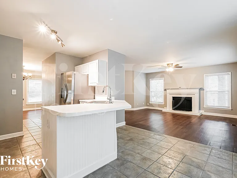 1520 Maplewood Ct — Photo 6