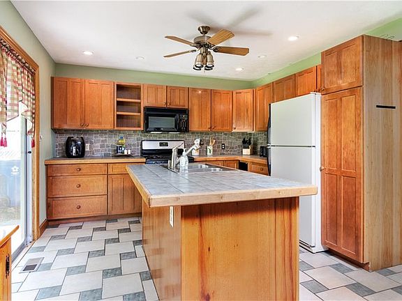3rd image of 4161 Cambridge Ave