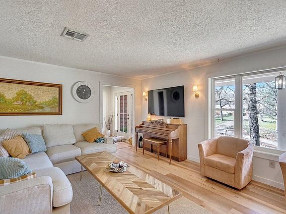 5th image of 441 Mahogany St