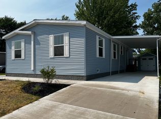 26 Sycamore Dr, Olmsted Falls, OH 44138