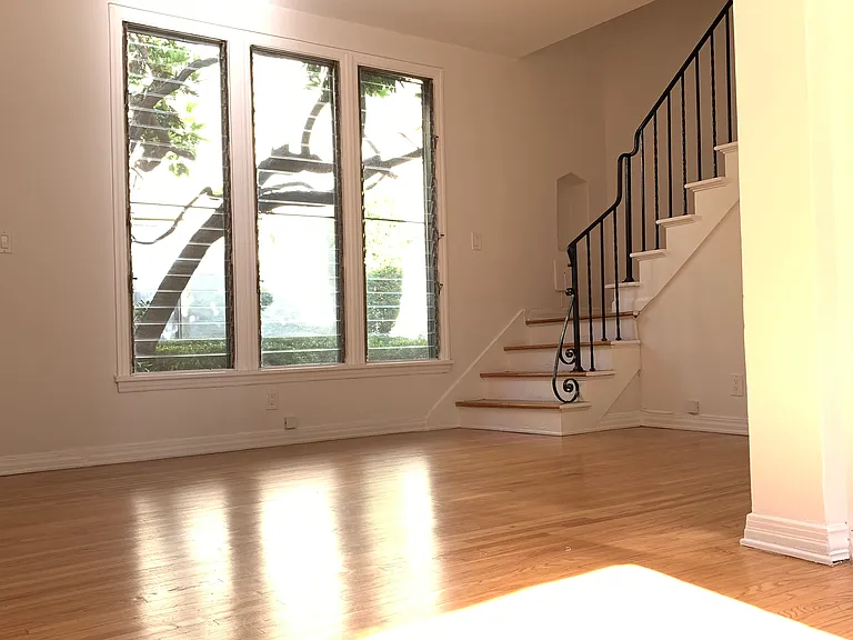 1275 N Hayworth Ave #106 — Photo 3