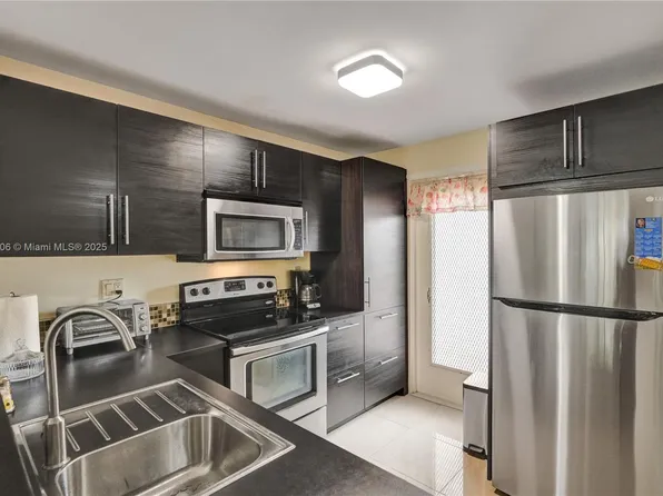 1100 Hillcrest Ct APT 205, Hollywood, FL 33021