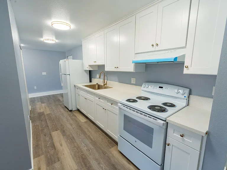 10374 Long Beach Blvd #H — Photo 9