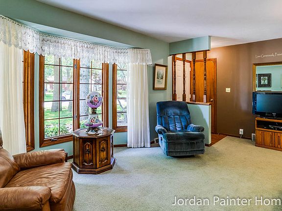 5th image of 2412 Glenvalley Ave NW