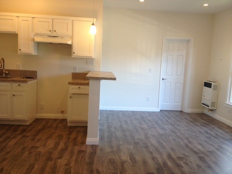 2nd image of 1048 W 58th Pl