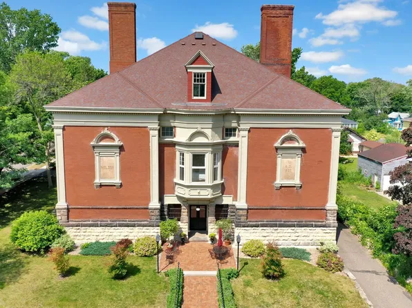 1018 1st St S APT 3, Stillwater, MN 55082